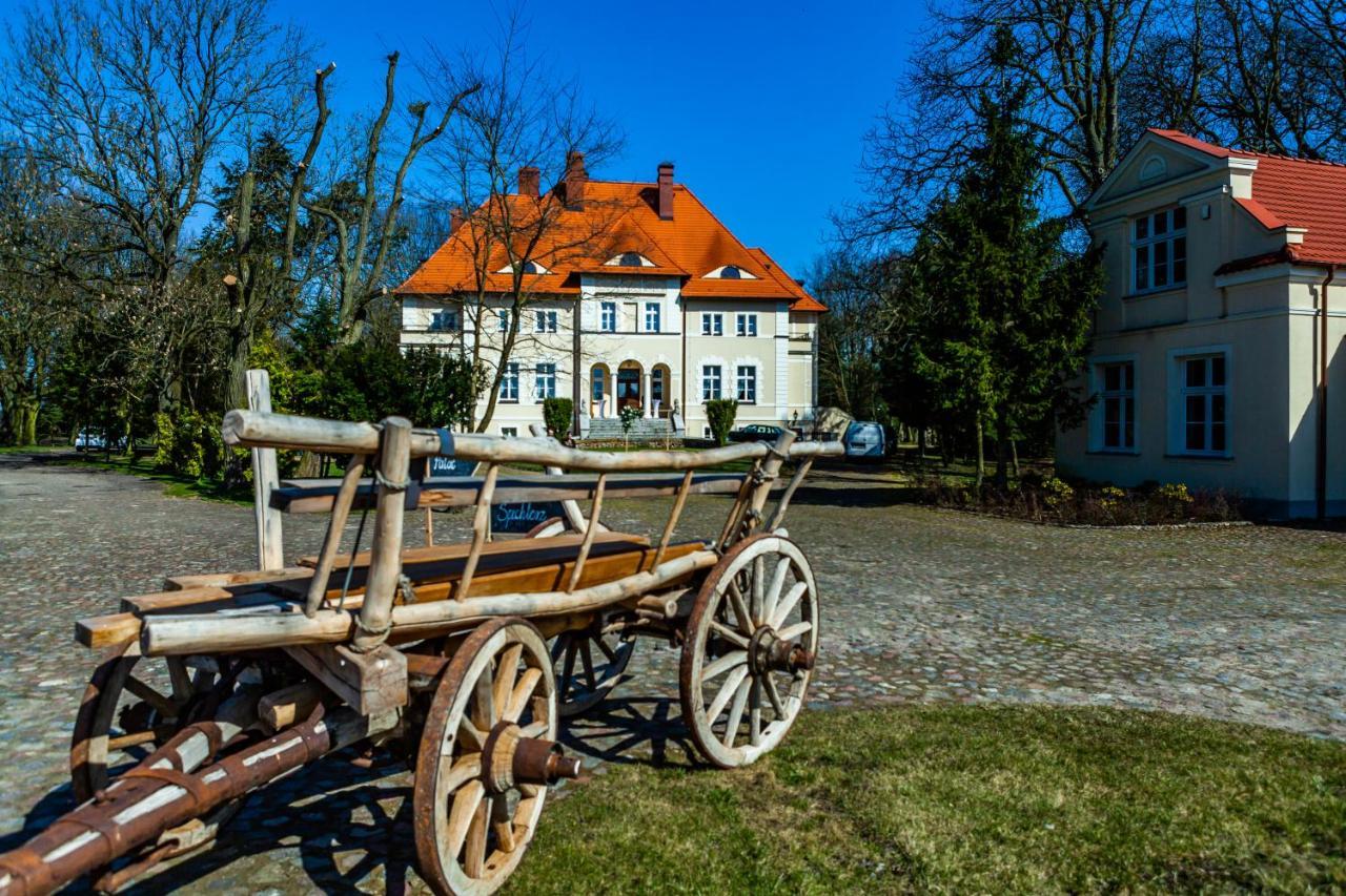 Palac W Debinie Krzeszkowice Eksteriør billede